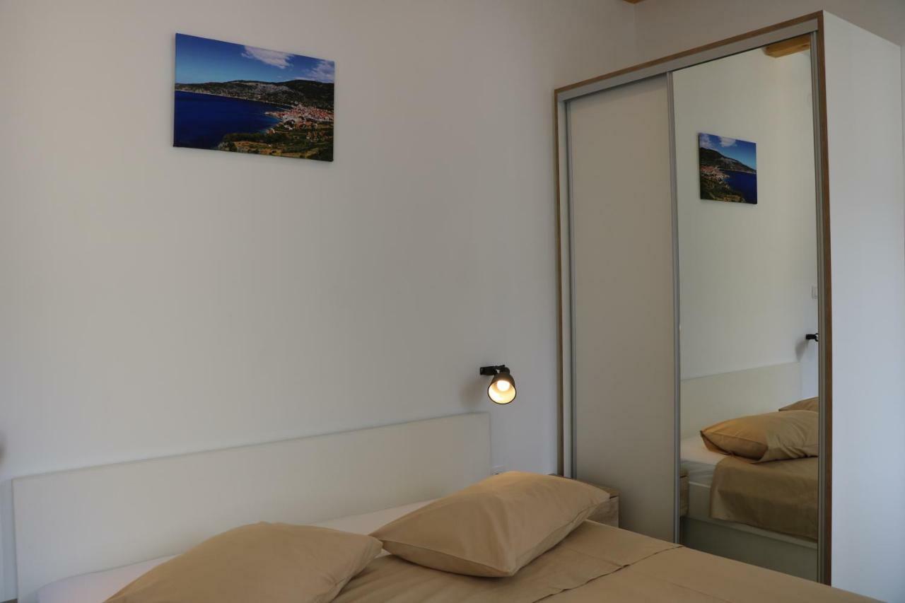 The Little Gem Bed & Breakfast Komiža Екстериор снимка
