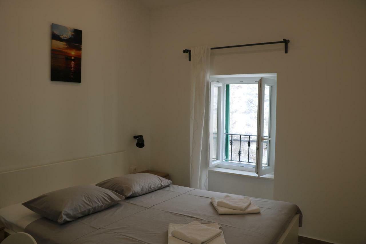 The Little Gem Bed & Breakfast Komiža Екстериор снимка