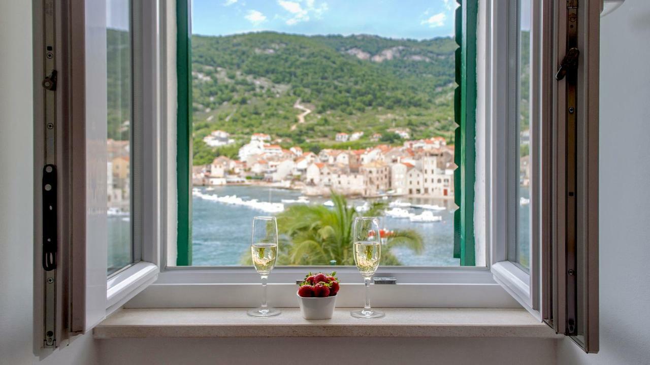 The Little Gem Bed & Breakfast Komiža Екстериор снимка